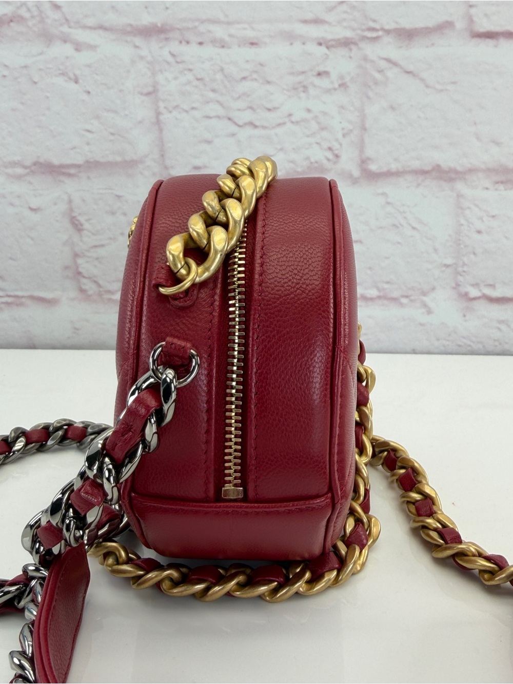 CHANEL 19 Red Quilted Round Mini Crossbody Mixed Metal Chain - Picture 7 of 15